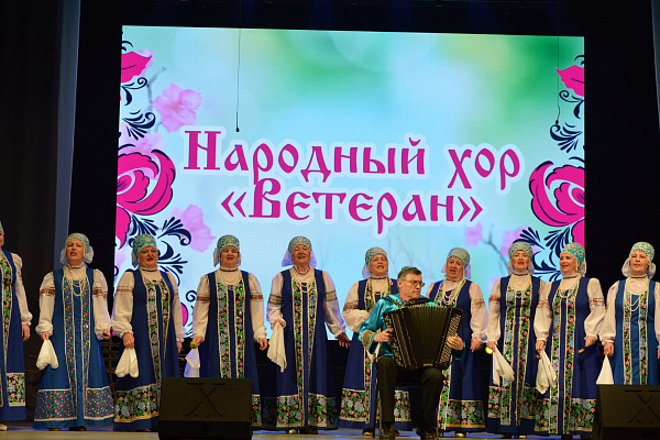 Праздничная  программа «На Руси не когда не умолкнут гармони»