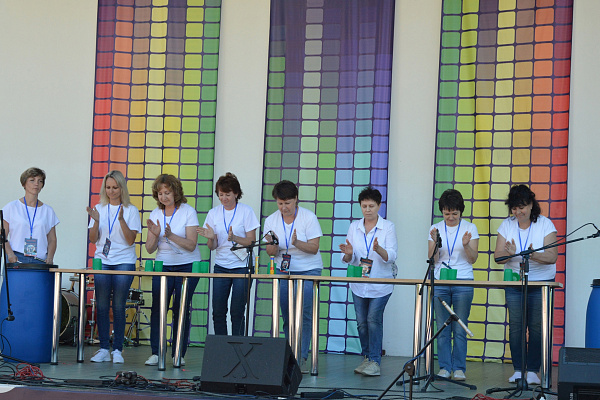 🔥А теперь о мероприятиях фестиваля «БЕЗ ГРАНИЦ!» в парке культуры и отдыха, который стал местом для вокальных, инструментальных и танцевальных экспериментов! 