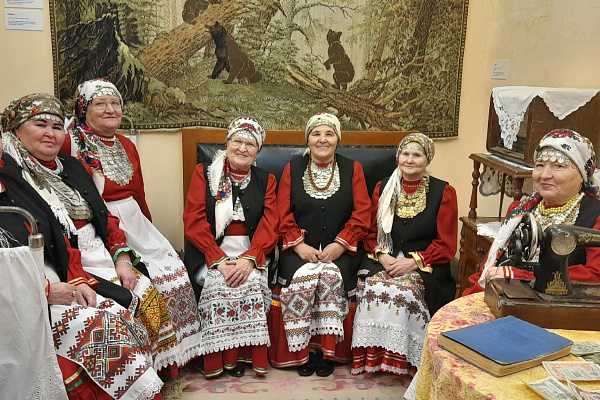 Дружеский визит вокального ансамбля "Золотая осень" 