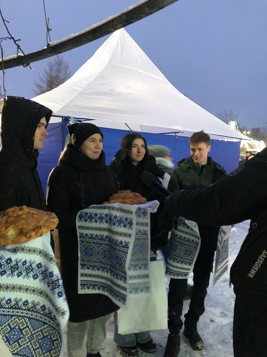Дворец культуры широко, раздольно, весело провел праздник Катерины-Санницы