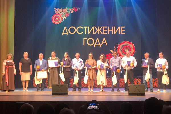 10 июня во дворце культуры состоялась торжественная церемония награждения лучших жителей Чайковского городского округа, посвященная Дню города и Дню России.