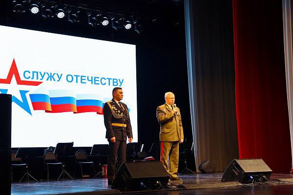 Сегодня во Дворце культуры состоялся торжественный концерт, посвященный Дню защитника Отечества. 