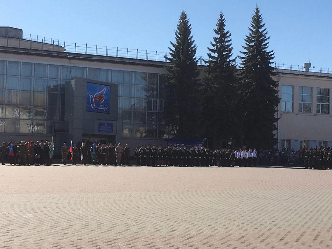 Торжественный парад, посвященный Дню Победы, вновь состоялся в Чайковском, после двухлетнего перерыва.
