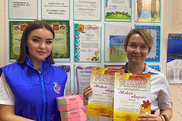 Вручение благодарственных писем и призов волонтерами культуры.