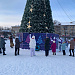 Праздничный хоровод у новогодней елки 