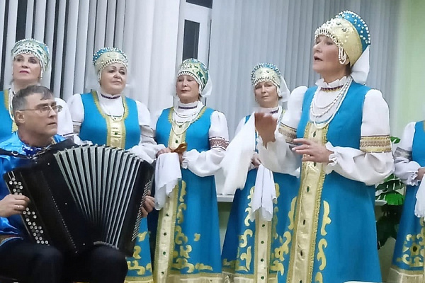 Праздничная  программа «На Руси не когда не умолкнут гармони»